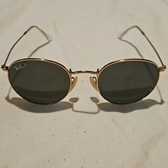 Practically new Sunglasses hardly worn! These Celebrity-Approved Statement Sunglasses Are What main image 4